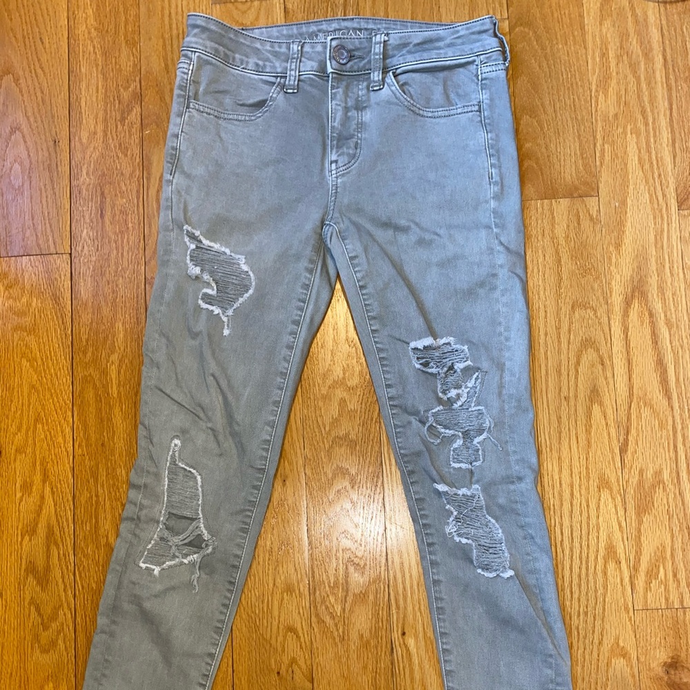 Ripped Mid Rise Jegging